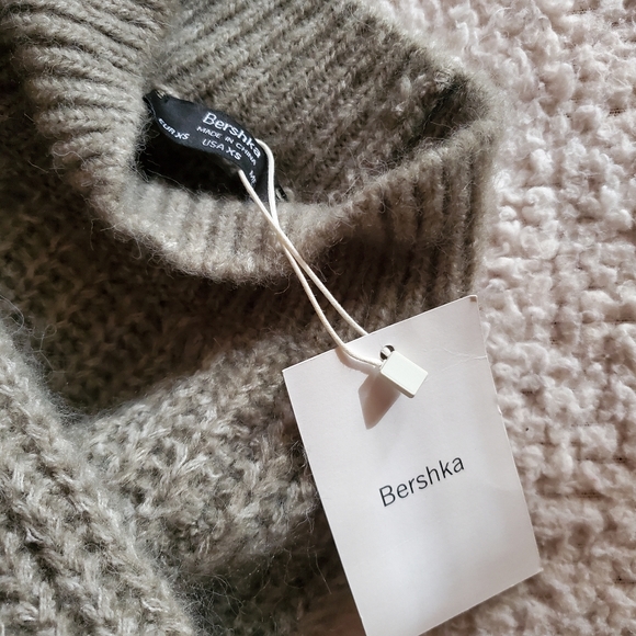 Bershka Turtleneck Balloon Sleeve Sweater - Picture 5 of 5